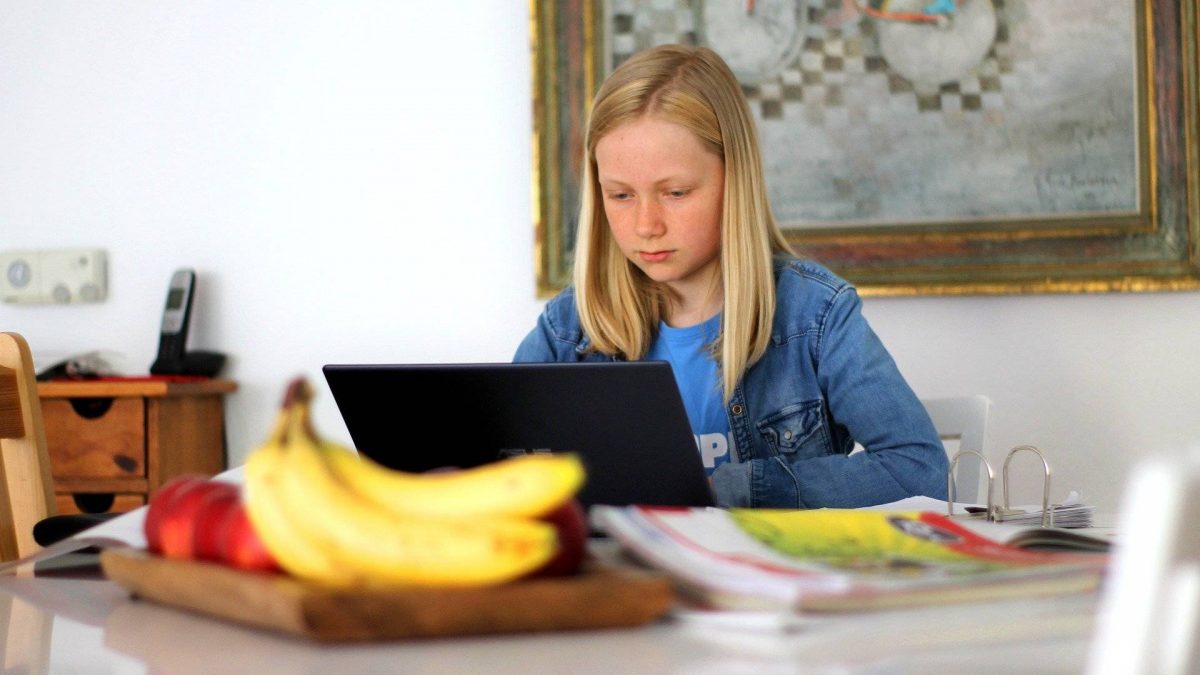 Laptop dla dziecka – jaki wybrać? Na co zwrócić uwagę?